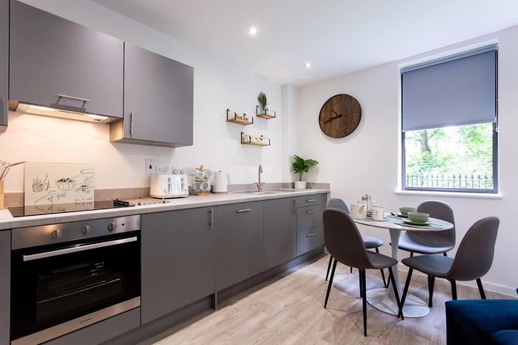 Polly'S Place Apartment Taunton & Free Off Road Parking & Wifi Exteriör bild